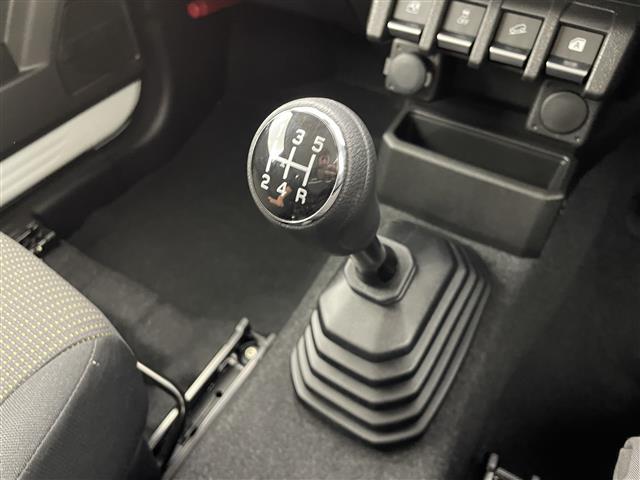ジムニー XC 5速MT パートタイム4WD デュアルカメラブレーキサポート 前席シートヒーター 横滑り防止 LEDヘッドランプ オートライト フォグランプ Rソナー スマートキー プッシュスタート ターボ 禁煙車(3枚目)
