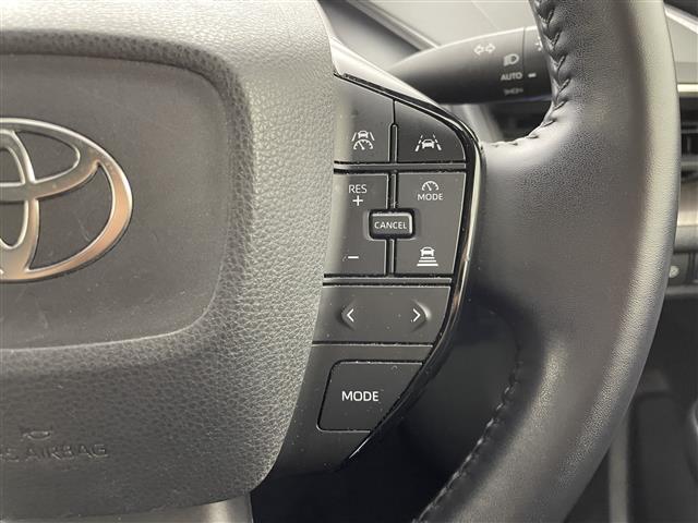 【レーダークルーズコントロール】アクセルを踏まなくても、設定した速度で走行できます！先行車との車間距離を適切に維持する追従走行の機能も有しています。機能には限界があるためご注意ください。