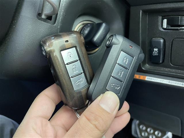 デリカD:5 D パワーパッケージ 運転席パワーシート 8インチSDナビ フリップダウンモニター バックカメラ 電動リアゲート 両側パワースライドドア シートヒーター MTモード付AT HIDヘッドライト ETC スマートキー 4WD(10枚目)