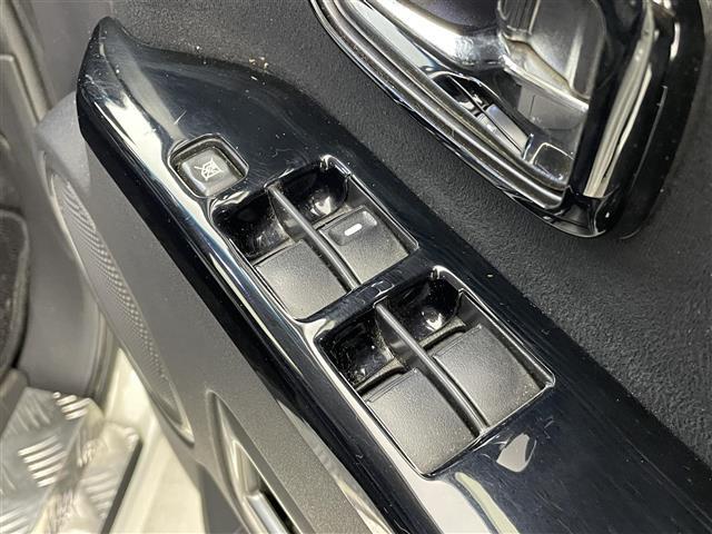 デリカD:5 D パワーパッケージ 運転席パワーシート 8インチSDナビ フリップダウンモニター バックカメラ 電動リアゲート 両側パワースライドドア シートヒーター MTモード付AT HIDヘッドライト ETC スマートキー 4WD(24枚目)