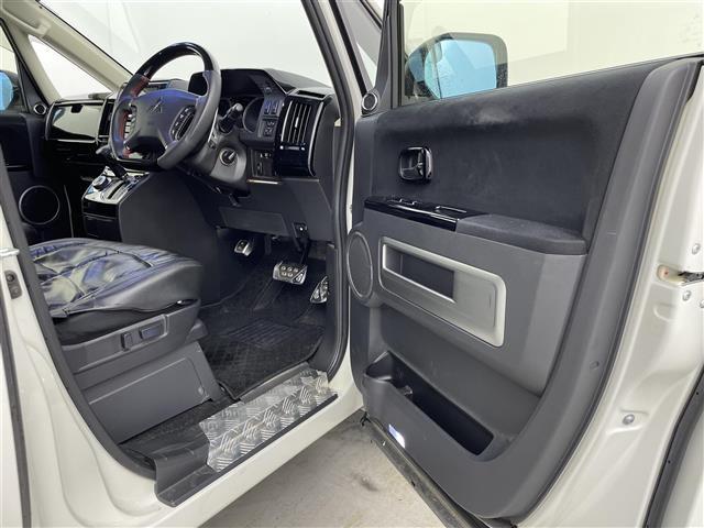 デリカD:5 D パワーパッケージ 運転席パワーシート 8インチSDナビ フリップダウンモニター バックカメラ 電動リアゲート 両側パワースライドドア シートヒーター MTモード付AT HIDヘッドライト ETC スマートキー 4WD(41枚目)