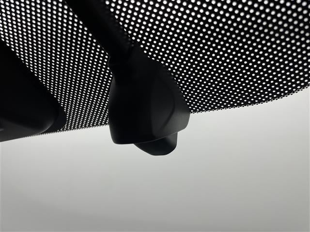 シビック ハッチバック 6速MT 純正7インチナビ 純正前後ドライブレコーダー バックカメラ ホンダセンシング 純正ビルトインETC2.0 衝突被害軽減ブレーキ 車線逸脱警報システム 前席シートヒーター ワンオーナー 禁煙車(4枚目)