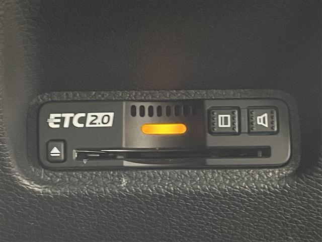 シビック ハッチバック 6速MT 純正7インチナビ 純正前後ドライブレコーダー バックカメラ ホンダセンシング 純正ビルトインETC2.0 衝突被害軽減ブレーキ 車線逸脱警報システム 前席シートヒーター ワンオーナー 禁煙車(9枚目)