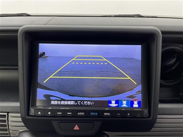 【バックモニター】後ろのカメラの映像をモニターに映し出すことができます！後方の見えない死角や、障害物との距離感をしっかり確認することができます！駐車が苦手な方におすすめです。