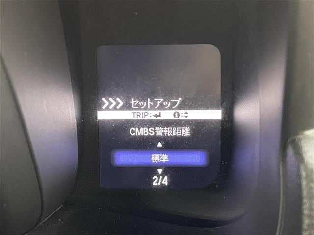 【衝突軽減ブレーキ（ＣＭＢＳ）】衝突するおそれが高い場合、音と光で注意して強いブレーキングを行い、衝突回避・被害軽減を支援します。機能には限界があるためご注意ください。