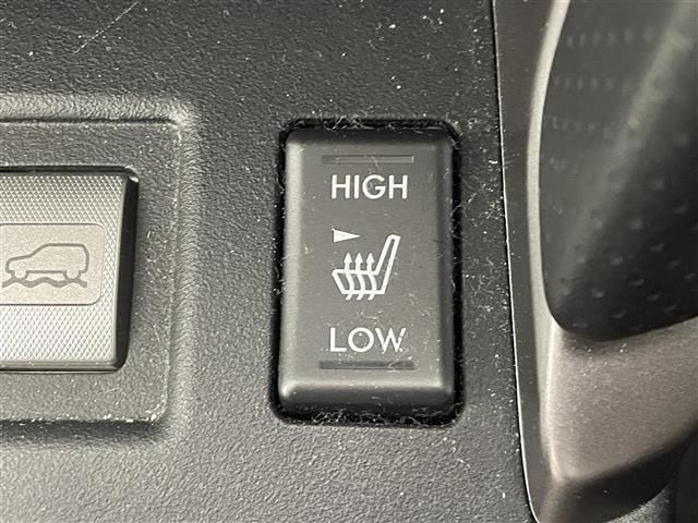 【シートヒーター】シートを温めてくれる暖房機器です！長時間座っていると負担が掛かりやすい背中や腰、または冬場などの寒い日に冷えやすい脚部に快適なぬくもりを伝えます。