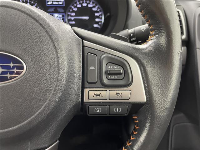 【追従機能付クルーズコントロール（ＡＣＣ）】前車に追従しながら、速度まで合わせてくれるすぐれもの。機能には限界があるためご注意ください。