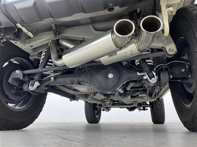 ジムニー ＸＣ　前後ＡＰＩＯ製バンパー　社外マフラー　リフトアップ　マッドタイヤ　ブラックルーフ　ＳＤナビ　シートヒーター　クルコン　ＭＴモード付ＡＴ　レーンキープ　ダウンヒルアシスト　ドライブレコーダー　４ＷＤ（6枚目）