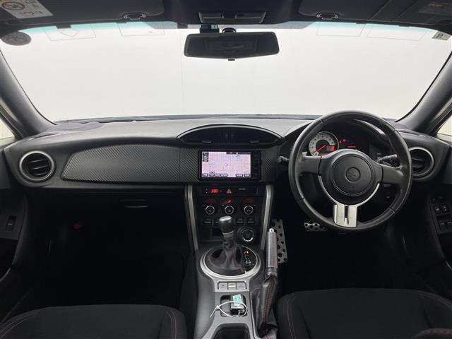 ８６ ＧＴ　純正ナビ　バックカメラ　ドライブレコーダー　パドルシフト　純正１７インチアルミホイール　スマートキー　プッシュスタート　Ｂｌｕｅｔｏｏｔｈ　ＨＩＤヘッドライト　オートライト　Ｆフォグ　ＥＴＣ　禁煙車（2枚目）