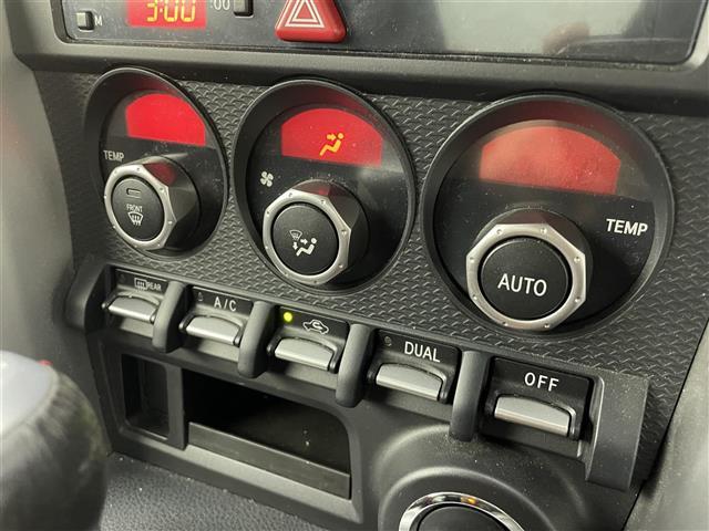 ８６ ＧＴ　純正ナビ　バックカメラ　ドライブレコーダー　パドルシフト　純正１７インチアルミホイール　スマートキー　プッシュスタート　Ｂｌｕｅｔｏｏｔｈ　ＨＩＤヘッドライト　オートライト　Ｆフォグ　ＥＴＣ　禁煙車（8枚目）