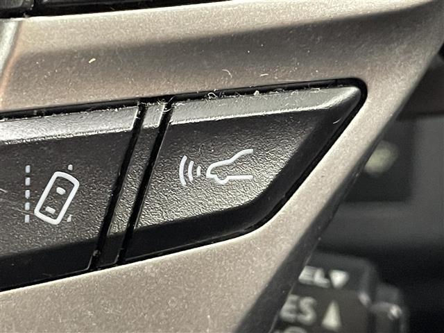 マークＸ ２５０ＲＤＳ　純正７インチナビ　ＭＴモード付ＡＴ　クリアランスソナー　レーンキープアシスト　バックカメラ　プリクラッシュセーフティ　ハーフレザーシート　シートヒーター　オートマチックハイビーム　純正ＥＴＣ　禁煙車（12枚目）