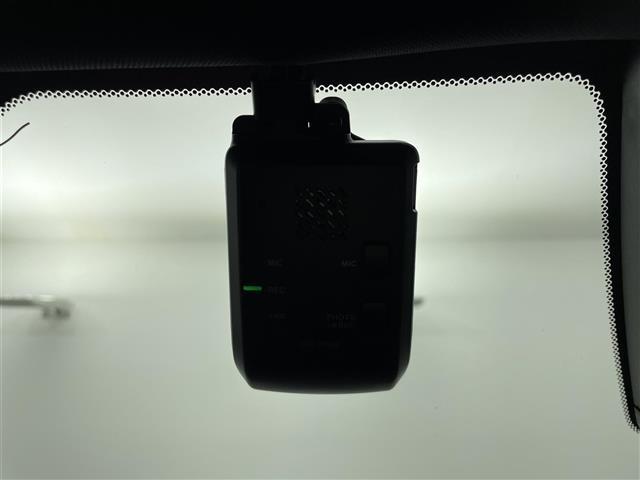 シビック タイプR 6速マニュアル 純正9インチディスプレイオーディオ BSM バックカメラ メモリーパワーシート 追従クルーズコントロール ホンダセンシング ETC2.0 前後ドライブレコーダー ワンオーナー 禁煙車(6枚目)