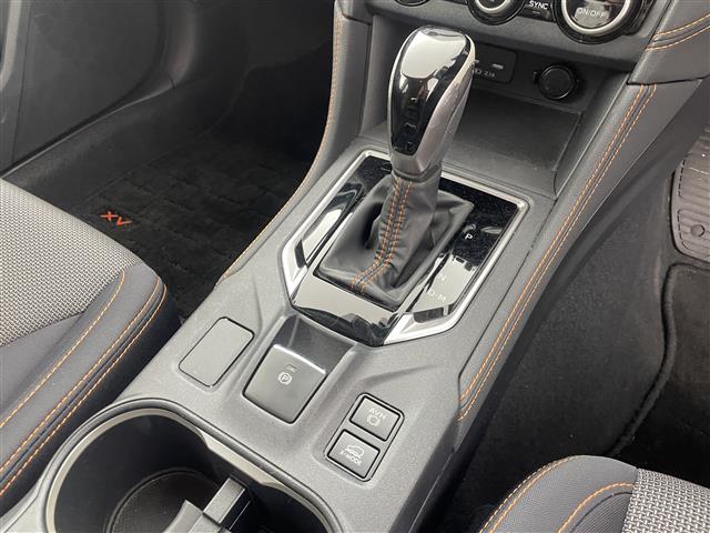 ＸＶ ２．０ｉ－Ｌ　アイサイト　純正８インチナビ　バック／サイドカメラ　スバルリヤビークルディテクション　運転支援　視界拡張　ＳＲＨ　ドライブレコーダー　ＬＥＤヘッドライト　スマートキー　プッシュスタート　ＥＴＣ　４ＷＤ　禁煙（17枚目）