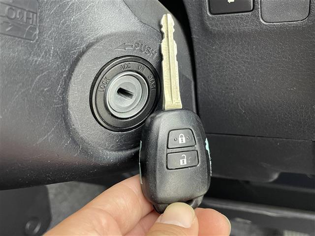 プロボックス DXコンフォート ルーフラック ルーフキャリア 社外7インチメモリナビ バックカメラ MTモード付AT レーンキープアシスト 横滑り防止装置 衝突被害軽減システム ヘッドライトレベライザ リモコンキ フロアマット 禁煙(6枚目)