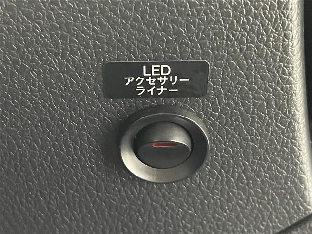 レヴォーグ 1.6GT-Sアイサイト 純正ナビ バックカメラ パワーシート 全車速追従機能付きクルーズコントロール ETC リヤビークルディテクション LEDヘッドライト ラゲッジマット トノカバー パドルシフト ターボ 4WD 禁煙車(26枚目)