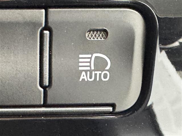 プリウス ＳセーフティプラスＩＩ　純正ナビ　バックカメラ　追従クルーズコントロール　トヨタセーフティセンス　ドライブレコーダー　ビルトインＥＴＣ　ＬＥＤヘッドライト　オートライト　ＡＣ１００Ｖ電源　自動防眩ミラー　スマートキー　禁煙車（14枚目）