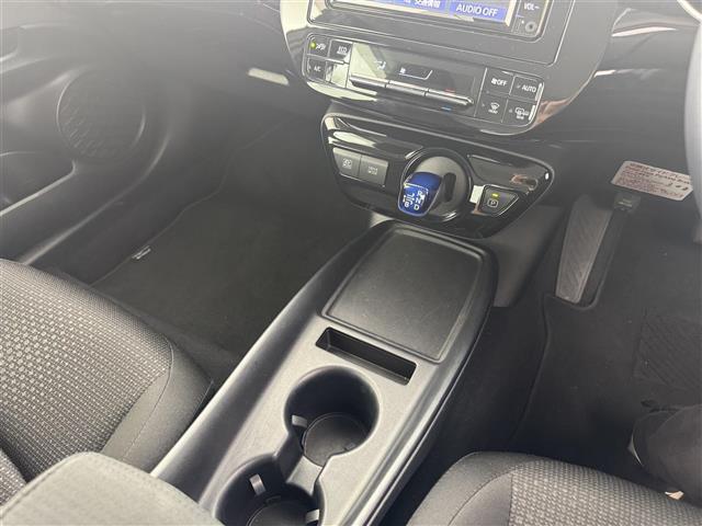 プリウス ＳセーフティプラスＩＩ　純正ナビ　バックカメラ　追従クルーズコントロール　トヨタセーフティセンス　ドライブレコーダー　ビルトインＥＴＣ　ＬＥＤヘッドライト　オートライト　ＡＣ１００Ｖ電源　自動防眩ミラー　スマートキー　禁煙車（19枚目）