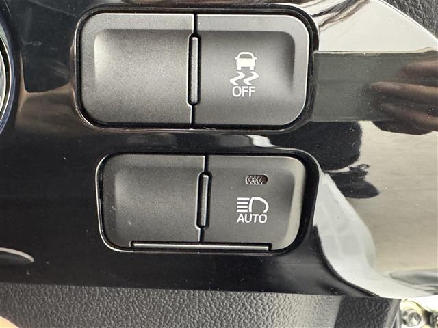 プリウス ＳセーフティプラスＩＩ　純正ナビ　バックカメラ　追従クルーズコントロール　トヨタセーフティセンス　ドライブレコーダー　ビルトインＥＴＣ　ＬＥＤヘッドライト　オートライト　ＡＣ１００Ｖ電源　自動防眩ミラー　スマートキー　禁煙車（26枚目）