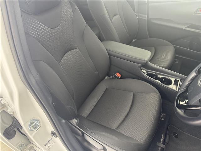 プリウス ＳセーフティプラスＩＩ　純正ナビ　バックカメラ　追従クルーズコントロール　トヨタセーフティセンス　ドライブレコーダー　ビルトインＥＴＣ　ＬＥＤヘッドライト　オートライト　ＡＣ１００Ｖ電源　自動防眩ミラー　スマートキー　禁煙車（30枚目）