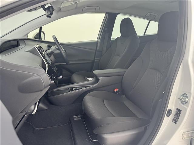 プリウス ＳセーフティプラスＩＩ　純正ナビ　バックカメラ　追従クルーズコントロール　トヨタセーフティセンス　ドライブレコーダー　ビルトインＥＴＣ　ＬＥＤヘッドライト　オートライト　ＡＣ１００Ｖ電源　自動防眩ミラー　スマートキー　禁煙車（32枚目）