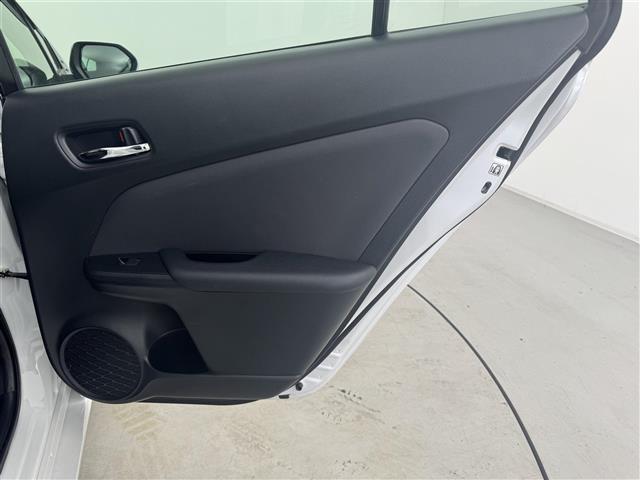 プリウス ＳセーフティプラスＩＩ　純正ナビ　バックカメラ　追従クルーズコントロール　トヨタセーフティセンス　ドライブレコーダー　ビルトインＥＴＣ　ＬＥＤヘッドライト　オートライト　ＡＣ１００Ｖ電源　自動防眩ミラー　スマートキー　禁煙車（41枚目）