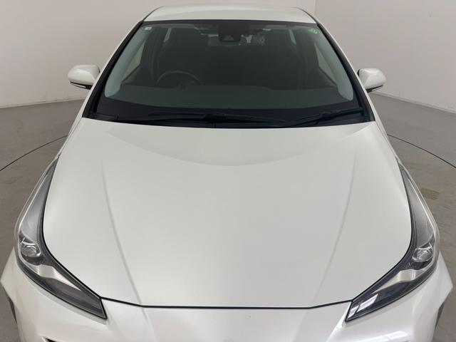 プリウス ＳセーフティプラスＩＩ　純正ナビ　バックカメラ　追従クルーズコントロール　トヨタセーフティセンス　ドライブレコーダー　ビルトインＥＴＣ　ＬＥＤヘッドライト　オートライト　ＡＣ１００Ｖ電源　自動防眩ミラー　スマートキー　禁煙車（51枚目）