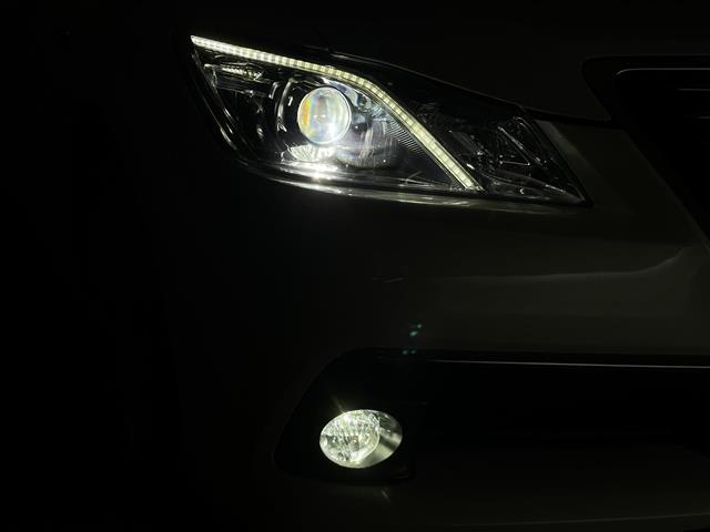 クラウンハイブリッド ロイヤルサルーン 純正8インチHDDナビ バックカメラ パワーシート ステアリングヒーター シートヒーター ドライブレコーダー クルーズコントロール プッシュスタート スマートキー ETC HIDヘッドライト 禁煙車(7枚目)