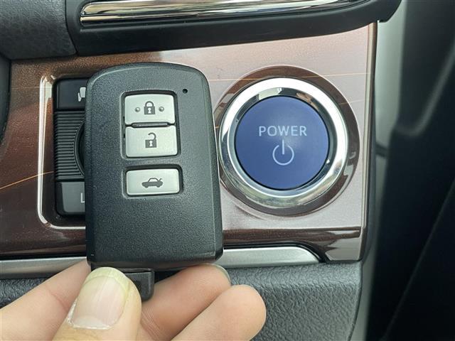 クラウンハイブリッド ロイヤルサルーン 純正8インチHDDナビ バックカメラ パワーシート ステアリングヒーター シートヒーター ドライブレコーダー クルーズコントロール プッシュスタート スマートキー ETC HIDヘッドライト 禁煙車(12枚目)