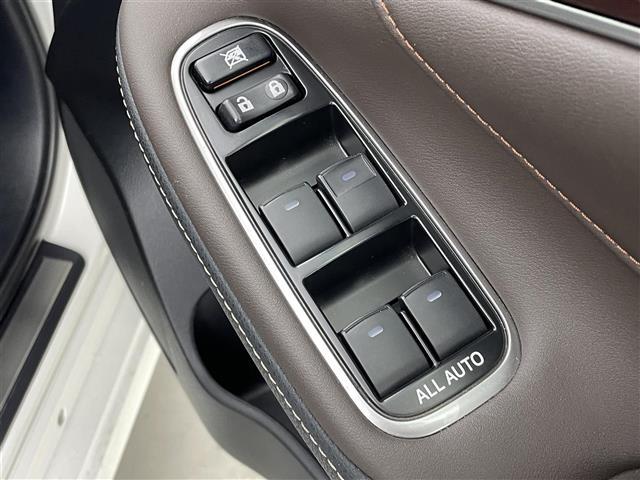 クラウンハイブリッド ロイヤルサルーン 純正8インチHDDナビ バックカメラ パワーシート ステアリングヒーター シートヒーター ドライブレコーダー クルーズコントロール プッシュスタート スマートキー ETC HIDヘッドライト 禁煙車(25枚目)