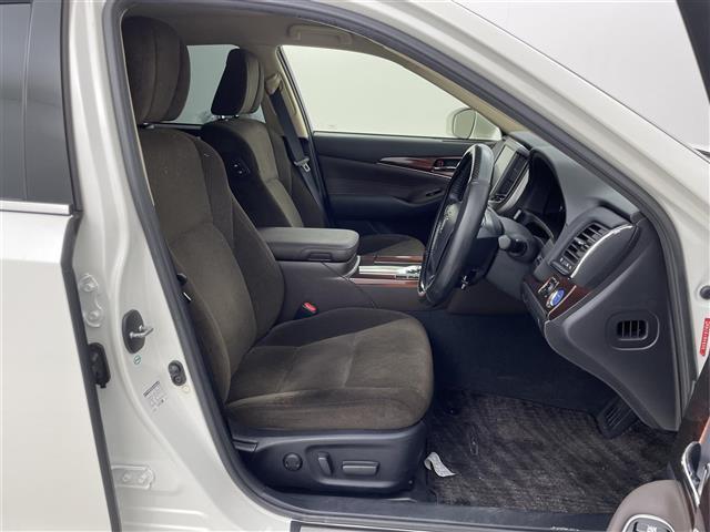 クラウンハイブリッド ロイヤルサルーン 純正8インチHDDナビ バックカメラ パワーシート ステアリングヒーター シートヒーター ドライブレコーダー クルーズコントロール プッシュスタート スマートキー ETC HIDヘッドライト 禁煙車(26枚目)