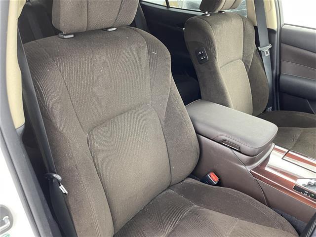 クラウンハイブリッド ロイヤルサルーン 純正8インチHDDナビ バックカメラ パワーシート ステアリングヒーター シートヒーター ドライブレコーダー クルーズコントロール プッシュスタート スマートキー ETC HIDヘッドライト 禁煙車(28枚目)