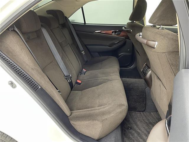 クラウンハイブリッド ロイヤルサルーン 純正8インチHDDナビ バックカメラ パワーシート ステアリングヒーター シートヒーター ドライブレコーダー クルーズコントロール プッシュスタート スマートキー ETC HIDヘッドライト 禁煙車(29枚目)