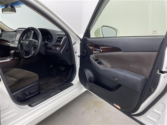 クラウンハイブリッド ロイヤルサルーン 純正8インチHDDナビ バックカメラ パワーシート ステアリングヒーター シートヒーター ドライブレコーダー クルーズコントロール プッシュスタート スマートキー ETC HIDヘッドライト 禁煙車(37枚目)