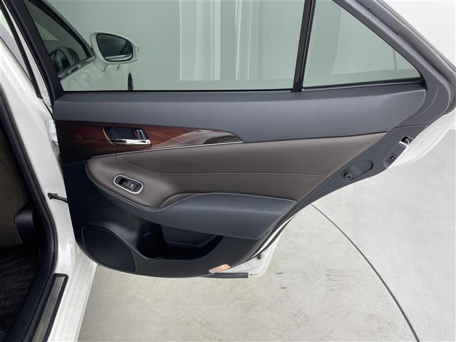 クラウンハイブリッド ロイヤルサルーン 純正8インチHDDナビ バックカメラ パワーシート ステアリングヒーター シートヒーター ドライブレコーダー クルーズコントロール プッシュスタート スマートキー ETC HIDヘッドライト 禁煙車(39枚目)