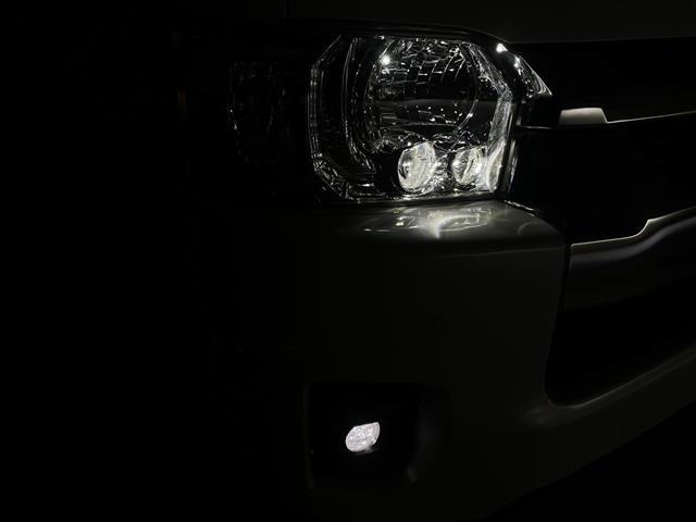 ハイエースワゴン ＧＬ　パノラミックビューモニター　デジタルインナーミラー　ＬＥＤヘッドランプ　パワースライドドア　パーキングサポートブレーキ　衝突軽減　プッシュスタート　社外１０インチディスプレイオーディオ　ＥＴＣ　禁煙車（4枚目）