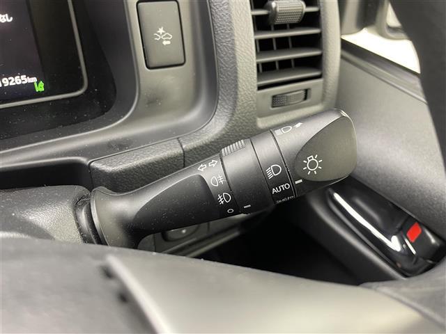 ハイエースワゴン ＧＬ　パノラミックビューモニター　デジタルインナーミラー　ＬＥＤヘッドランプ　パワースライドドア　パーキングサポートブレーキ　衝突軽減　プッシュスタート　社外１０インチディスプレイオーディオ　ＥＴＣ　禁煙車（24枚目）