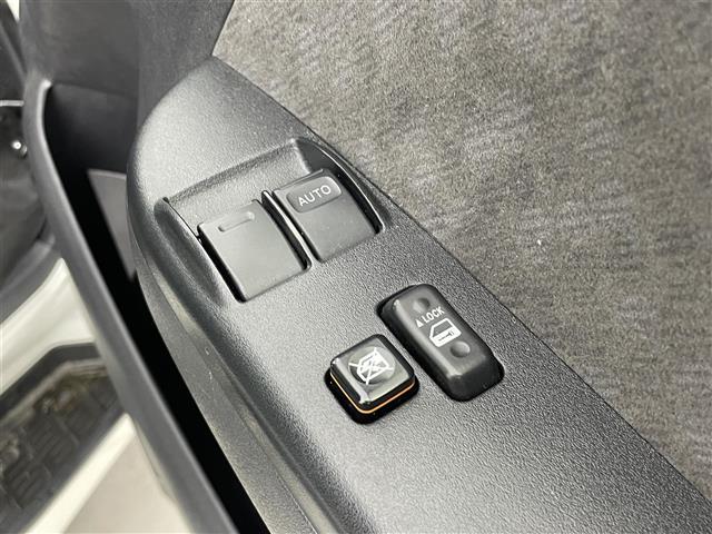 ハイエースワゴン ＧＬ　パノラミックビューモニター　デジタルインナーミラー　ＬＥＤヘッドランプ　パワースライドドア　パーキングサポートブレーキ　衝突軽減　プッシュスタート　社外１０インチディスプレイオーディオ　ＥＴＣ　禁煙車（27枚目）