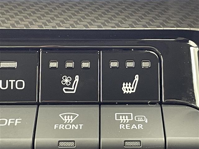 プリウス Ｚ　純正１２．３型ナビ　全周囲カメラ　レザーシート　シートヒーター　エアシート　パワーシート　パワーバックドア　置くだけ充電　デジタルインナーミラー　前後ドラレコ　ＢＳＭ　ビルトインＥＴＣ２．０　禁煙車（7枚目）