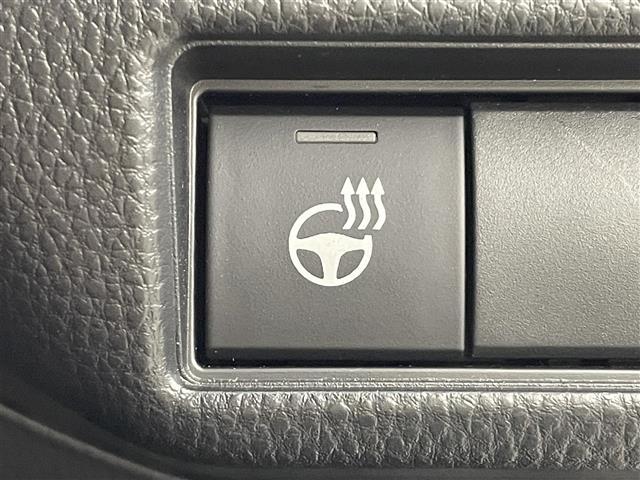 プリウス Ｚ　純正１２．３型ナビ　全周囲カメラ　レザーシート　シートヒーター　エアシート　パワーシート　パワーバックドア　置くだけ充電　デジタルインナーミラー　前後ドラレコ　ＢＳＭ　ビルトインＥＴＣ２．０　禁煙車（8枚目）