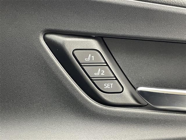 プリウス Ｚ　純正１２．３型ナビ　全周囲カメラ　レザーシート　シートヒーター　エアシート　パワーシート　パワーバックドア　置くだけ充電　デジタルインナーミラー　前後ドラレコ　ＢＳＭ　ビルトインＥＴＣ２．０　禁煙車（10枚目）