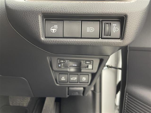 プリウス Ｚ　純正１２．３型ナビ　全周囲カメラ　レザーシート　シートヒーター　エアシート　パワーシート　パワーバックドア　置くだけ充電　デジタルインナーミラー　前後ドラレコ　ＢＳＭ　ビルトインＥＴＣ２．０　禁煙車（26枚目）