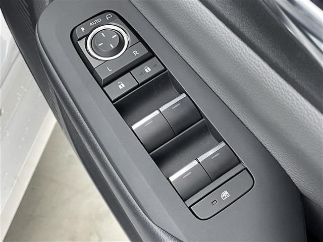 プリウス Ｚ　純正１２．３型ナビ　全周囲カメラ　レザーシート　シートヒーター　エアシート　パワーシート　パワーバックドア　置くだけ充電　デジタルインナーミラー　前後ドラレコ　ＢＳＭ　ビルトインＥＴＣ２．０　禁煙車（27枚目）