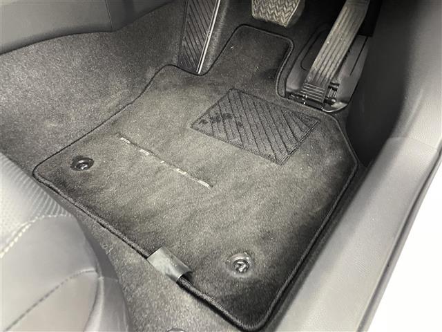 プリウス Ｚ　純正１２．３型ナビ　全周囲カメラ　レザーシート　シートヒーター　エアシート　パワーシート　パワーバックドア　置くだけ充電　デジタルインナーミラー　前後ドラレコ　ＢＳＭ　ビルトインＥＴＣ２．０　禁煙車（42枚目）