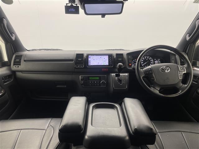 ハイエースバン スーパーＧＬ　ダーク　プライムＩＩ　パノラミックビューモニター　デジタルインナーミラー　クリアランスソナー　トヨタセーフティーセンス　前後ドライブレコーダー　パーキングサポートブレーキ　レーンキープアシスト　ＥＴＣ　プッシュスタート（2枚目）