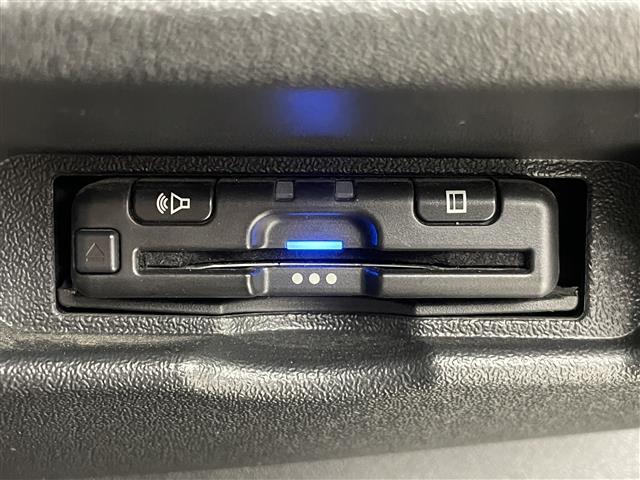 ハイエースバン スーパーＧＬ　ダーク　プライムＩＩ　パノラミックビューモニター　デジタルインナーミラー　クリアランスソナー　トヨタセーフティーセンス　前後ドライブレコーダー　パーキングサポートブレーキ　レーンキープアシスト　ＥＴＣ　プッシュスタート（8枚目）