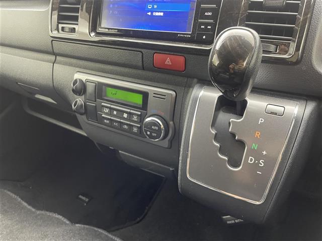 ハイエースバン スーパーＧＬ　ダーク　プライムＩＩ　パノラミックビューモニター　デジタルインナーミラー　クリアランスソナー　トヨタセーフティーセンス　前後ドライブレコーダー　パーキングサポートブレーキ　レーンキープアシスト　ＥＴＣ　プッシュスタート（17枚目）