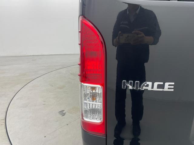 ハイエースバン スーパーＧＬ　ダーク　プライムＩＩ　パノラミックビューモニター　デジタルインナーミラー　クリアランスソナー　トヨタセーフティーセンス　前後ドライブレコーダー　パーキングサポートブレーキ　レーンキープアシスト　ＥＴＣ　プッシュスタート（71枚目）