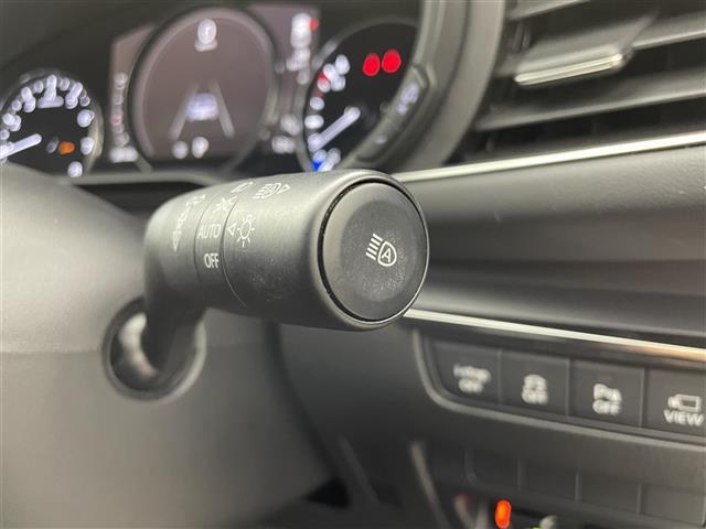 ＭＡＺＤＡ３ファストバック １５Ｓツーリング　純正８．８型ナビ　３６０度ビューモニター　ドライバーモニタリング　衝突軽減ブレーキ　アダプティブクルーズコントロール　ヘッドアップディスプレイ　ＥＴＣ　純正前後ドライブレコーダー　スマートキー　禁煙車（14枚目）