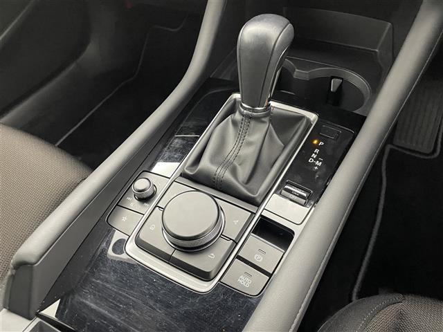 ＭＡＺＤＡ３ファストバック １５Ｓツーリング　純正８．８型ナビ　３６０度ビューモニター　ドライバーモニタリング　衝突軽減ブレーキ　アダプティブクルーズコントロール　ヘッドアップディスプレイ　ＥＴＣ　純正前後ドライブレコーダー　スマートキー　禁煙車（20枚目）