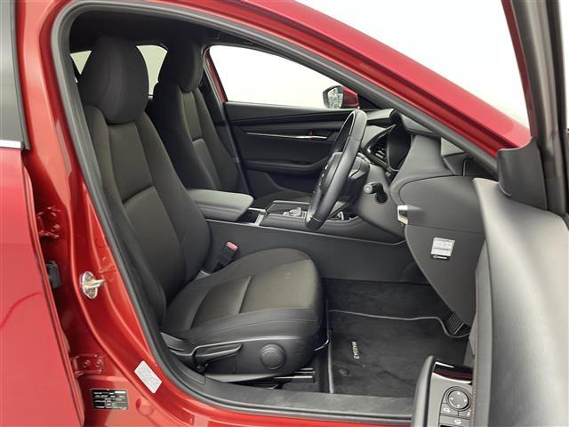 ＭＡＺＤＡ３ファストバック １５Ｓツーリング　純正８．８型ナビ　３６０度ビューモニター　ドライバーモニタリング　衝突軽減ブレーキ　アダプティブクルーズコントロール　ヘッドアップディスプレイ　ＥＴＣ　純正前後ドライブレコーダー　スマートキー　禁煙車（32枚目）